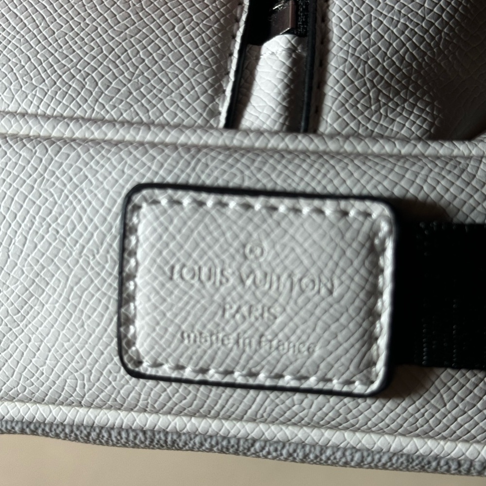 Louis Vuitton White Leather Bag - Picture 8 of 9